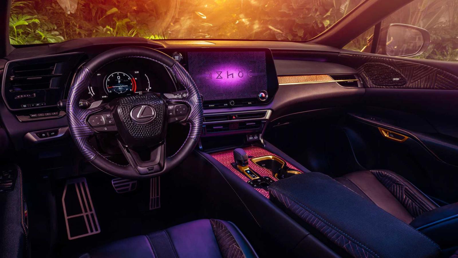 Το Lexus RX του Black Panther ήρθε από την… Adidas!